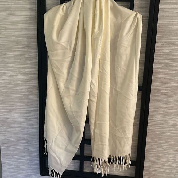 NWOT soft ivory beige scarf with tassels wrap cashmere feel - Picture 3 of 4